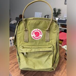 COPY - Green 13” laptop backpack from Fjallraven Kanken